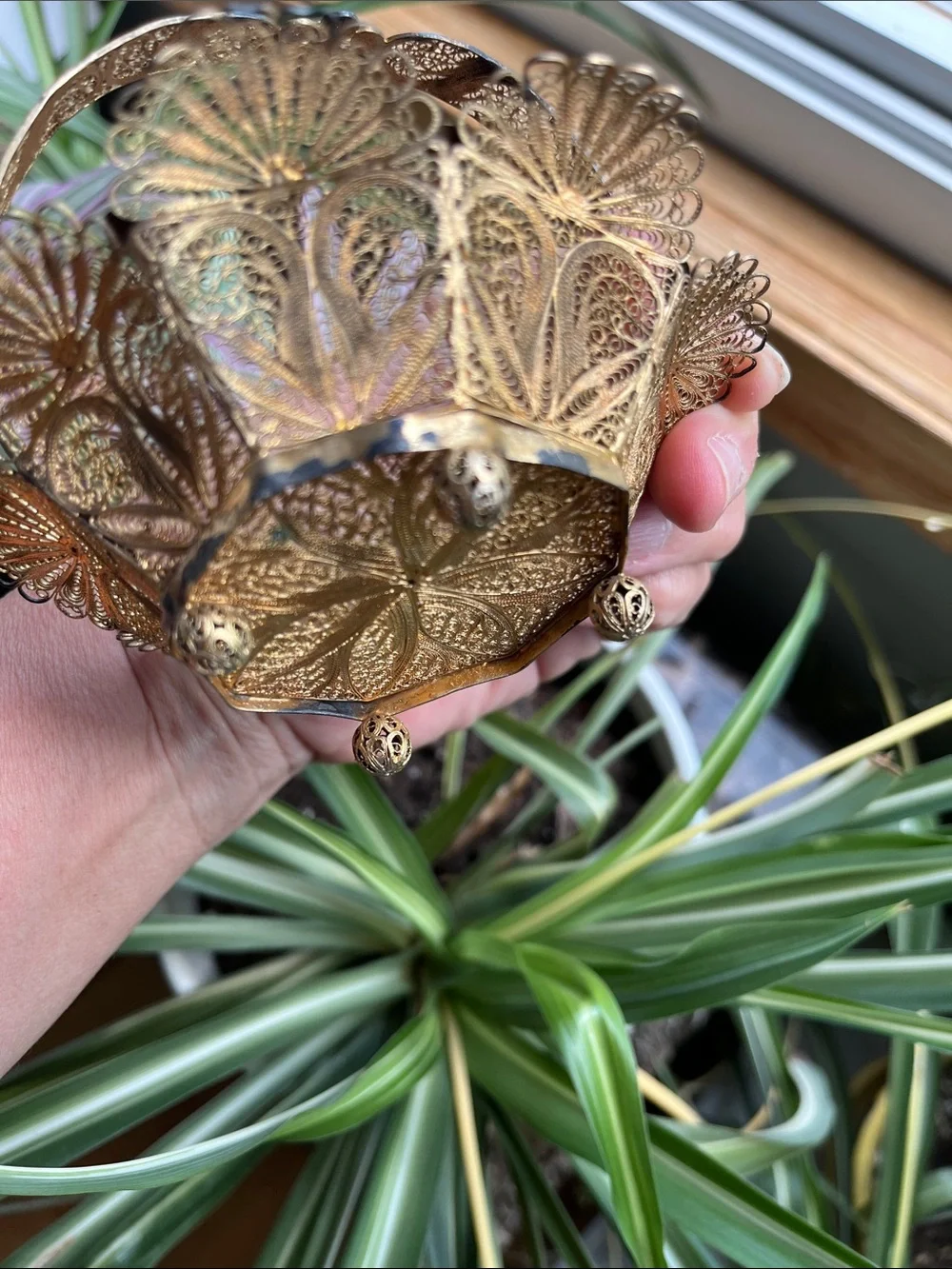 Vtg Mini Gold Tone Metal Filigree Footed Basket W/Handle Hearts Flowers **READ**